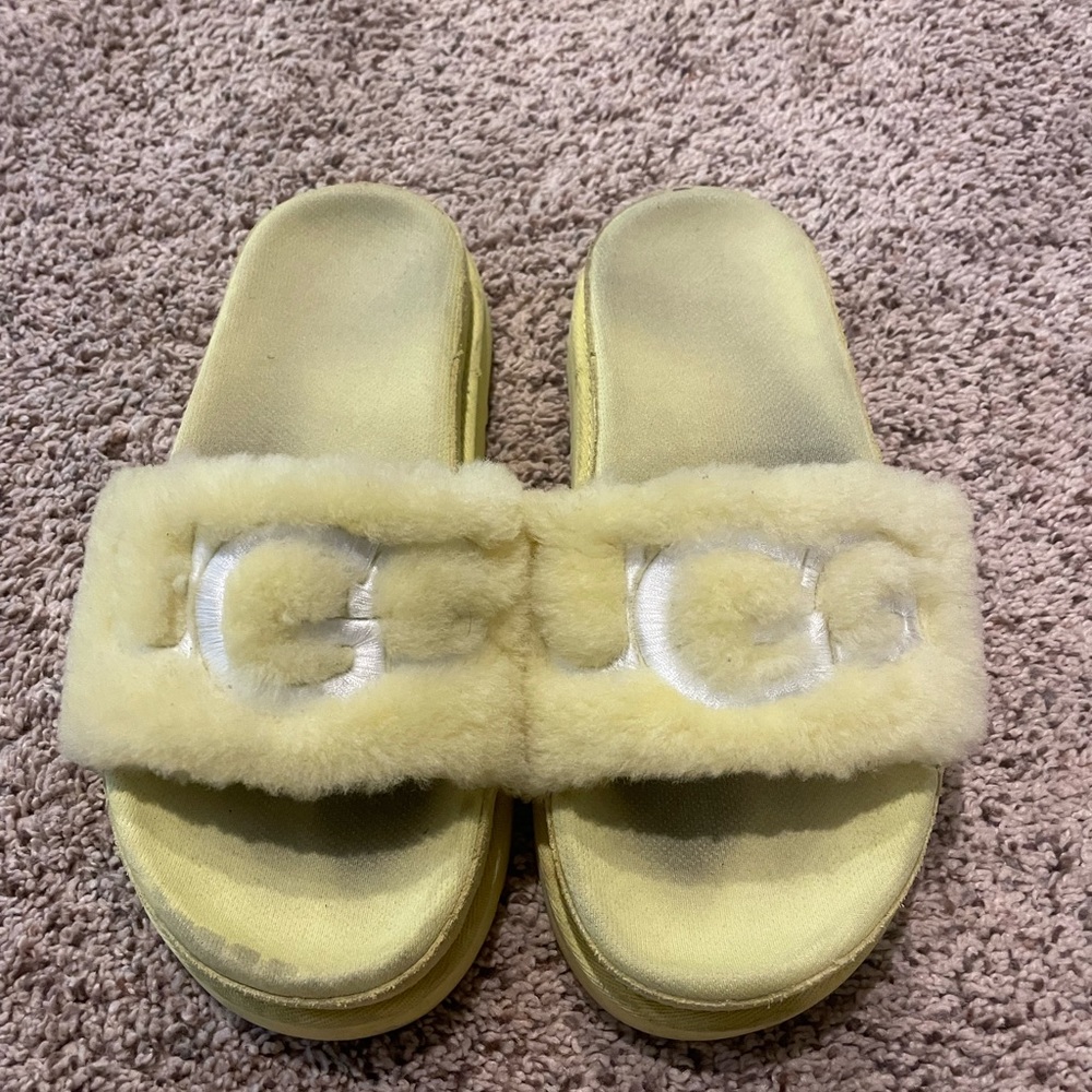 UGG slippers, size 6